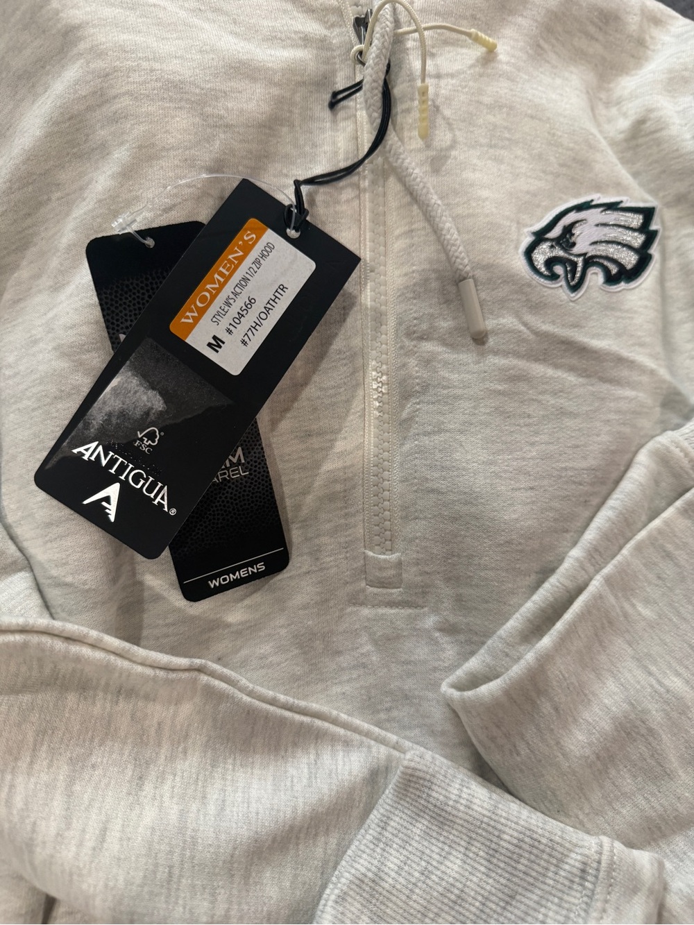 Antigua Philadelphia Eagles 1/2 Zip Front Pocket Hoodie NWT - Picture 2 of 3